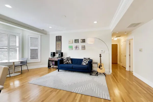 $4,400 | 1701 North Crilly Court, Unit 2E, Chicago, IL 60614