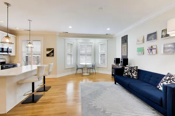 $4,400 | 1701 North Crilly Court, Unit 2E, Chicago, IL 60614