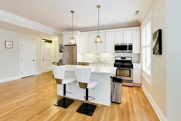 $4,400 | 1701 North Crilly Court, Unit 2E, Chicago, IL 60614