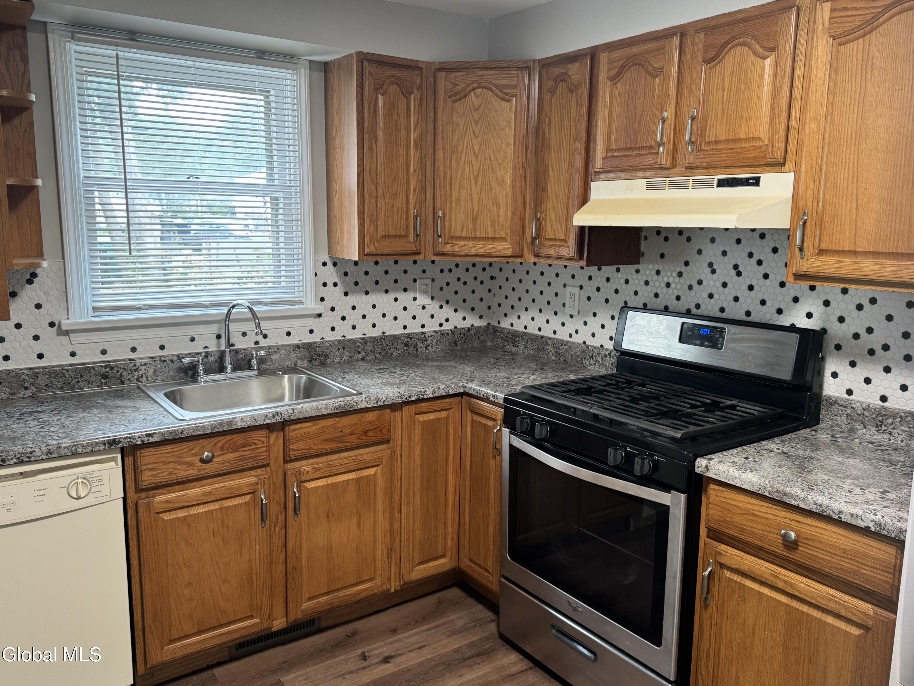 528 4th Avenue, Unit 1 Troy, NY 12182 - Photo 2 of 10 IMG_9693