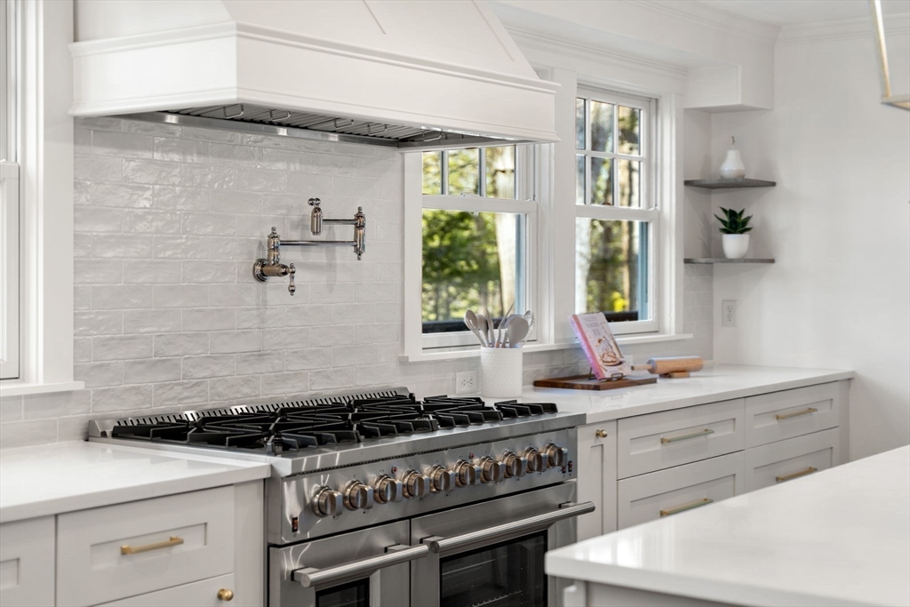 11 Woodholm Road Manchester, MA 01944 - Photo 9 of 42