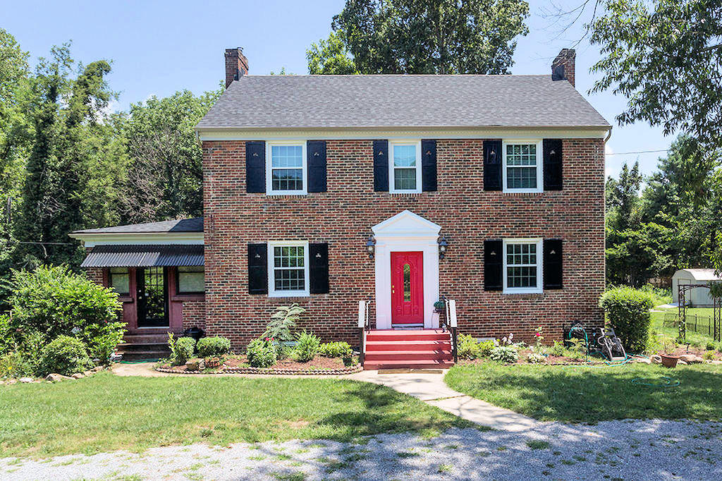 916 Kessler Mill Road Salem, VA 24153 - Photo 1 of 44 front main