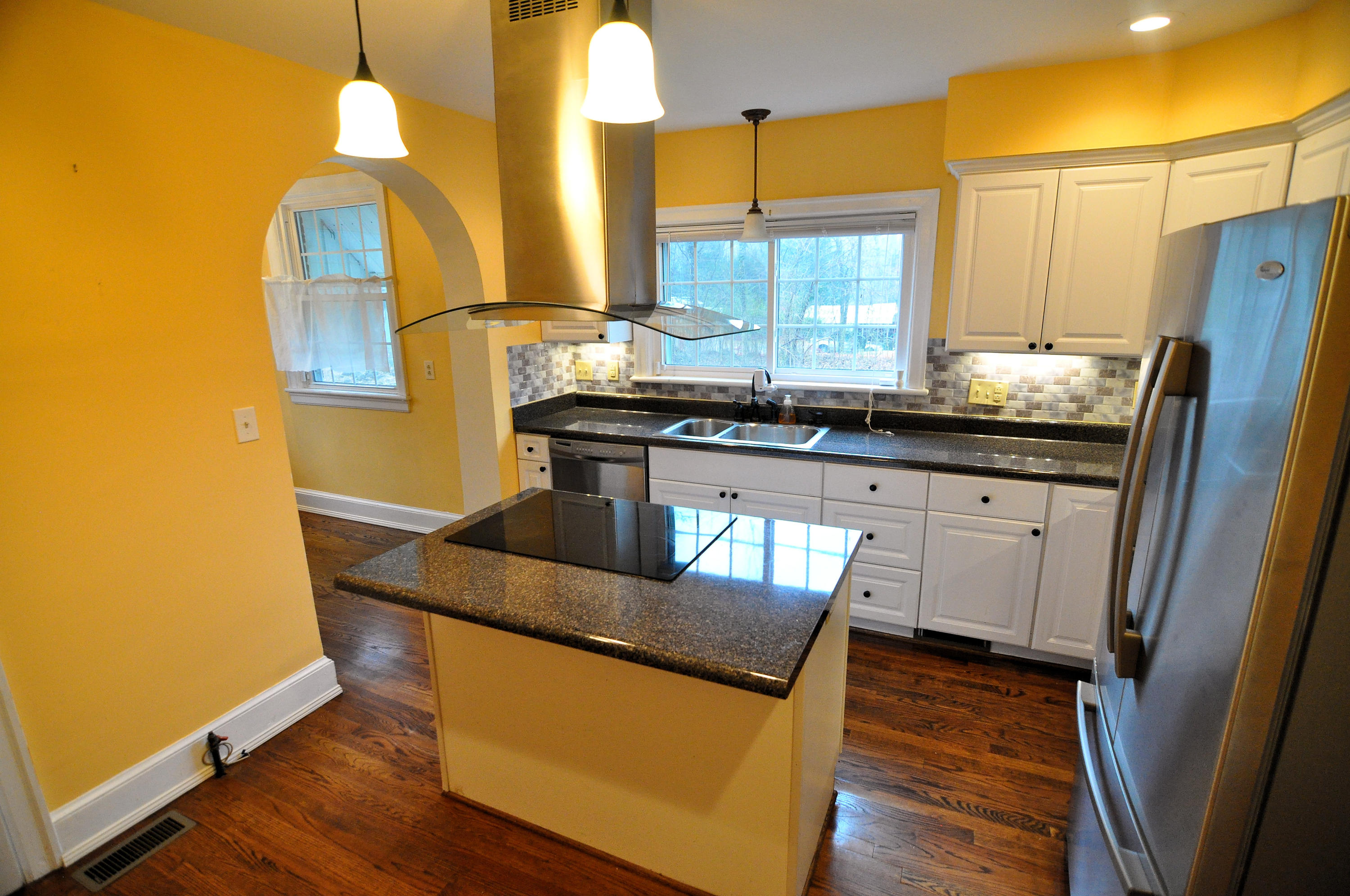 916 Kessler Mill Road Salem, VA 24153 - Photo 18 of 44 Kitchen (2)