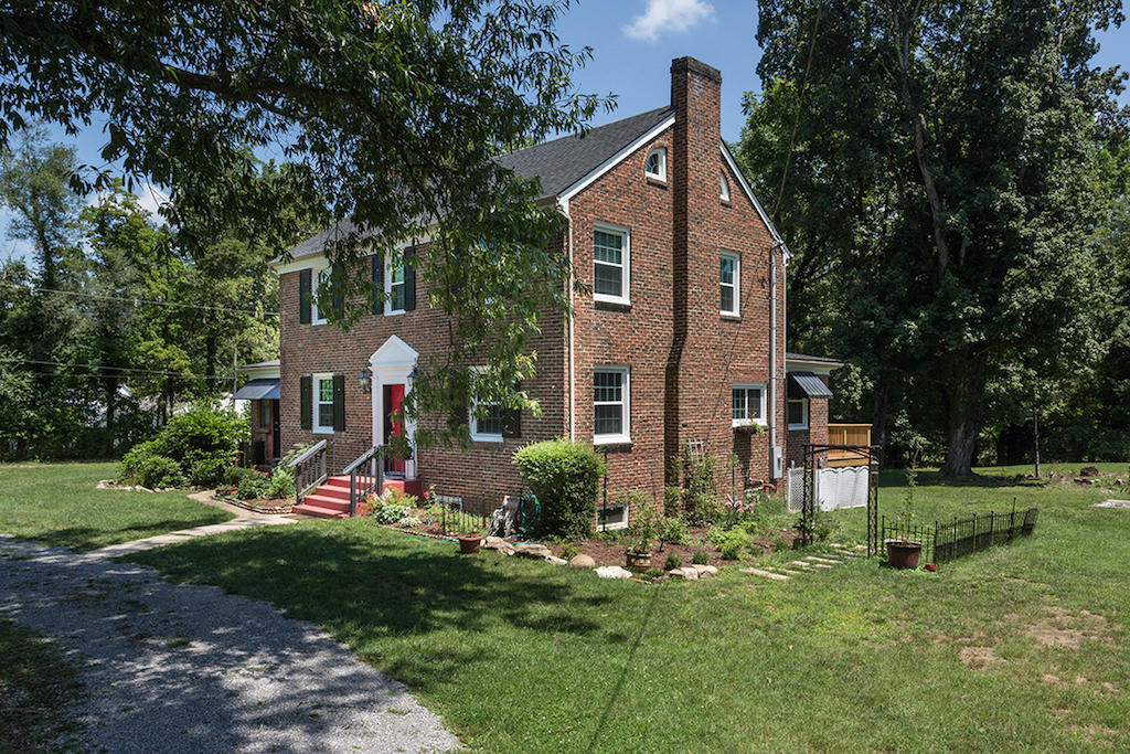 916 Kessler Mill Road Salem, VA 24153 - Photo 39 of 44 right side of home