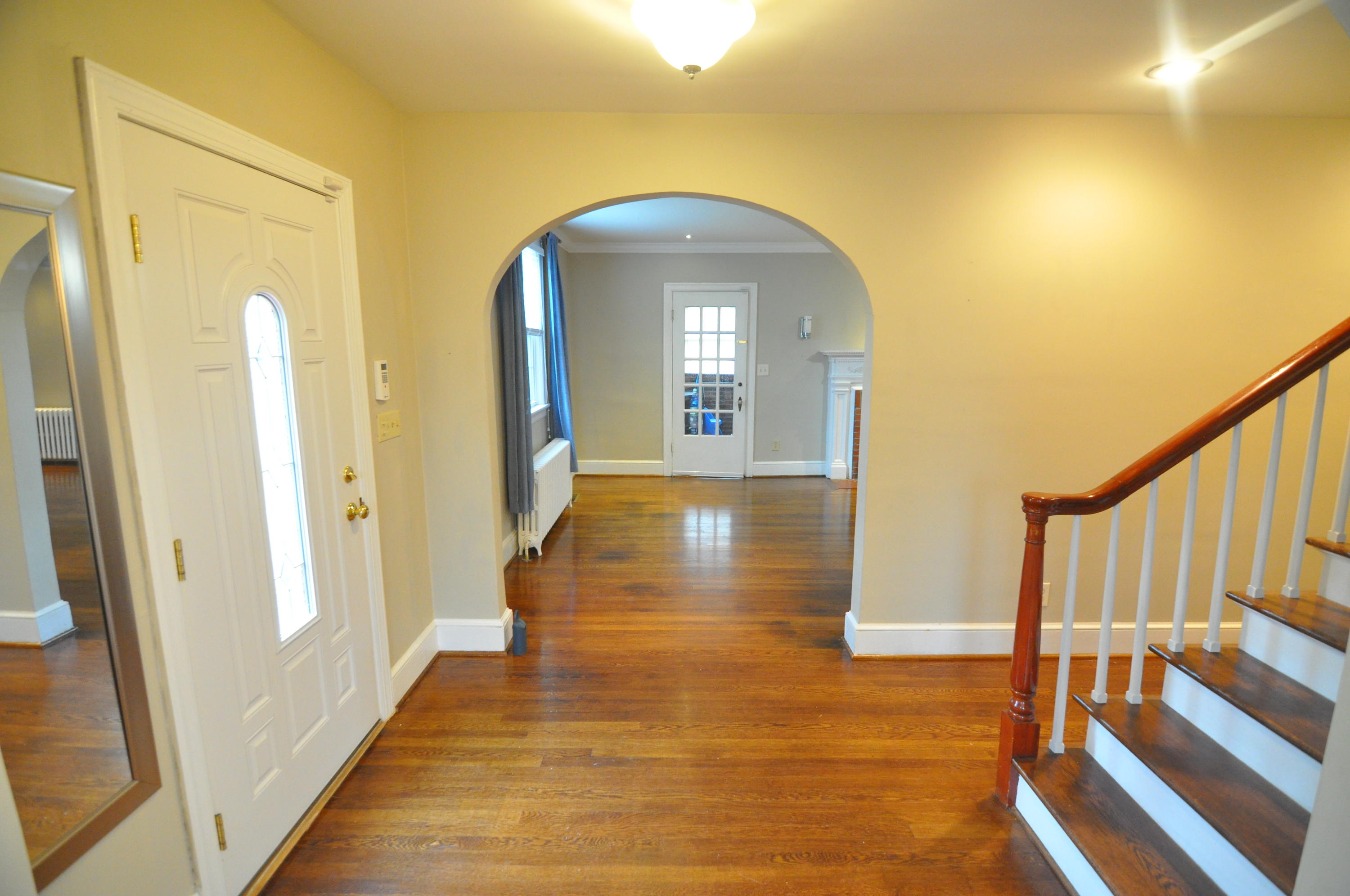 916 Kessler Mill Road Salem, VA 24153 - Photo 5 of 44 Foyer to Living Room