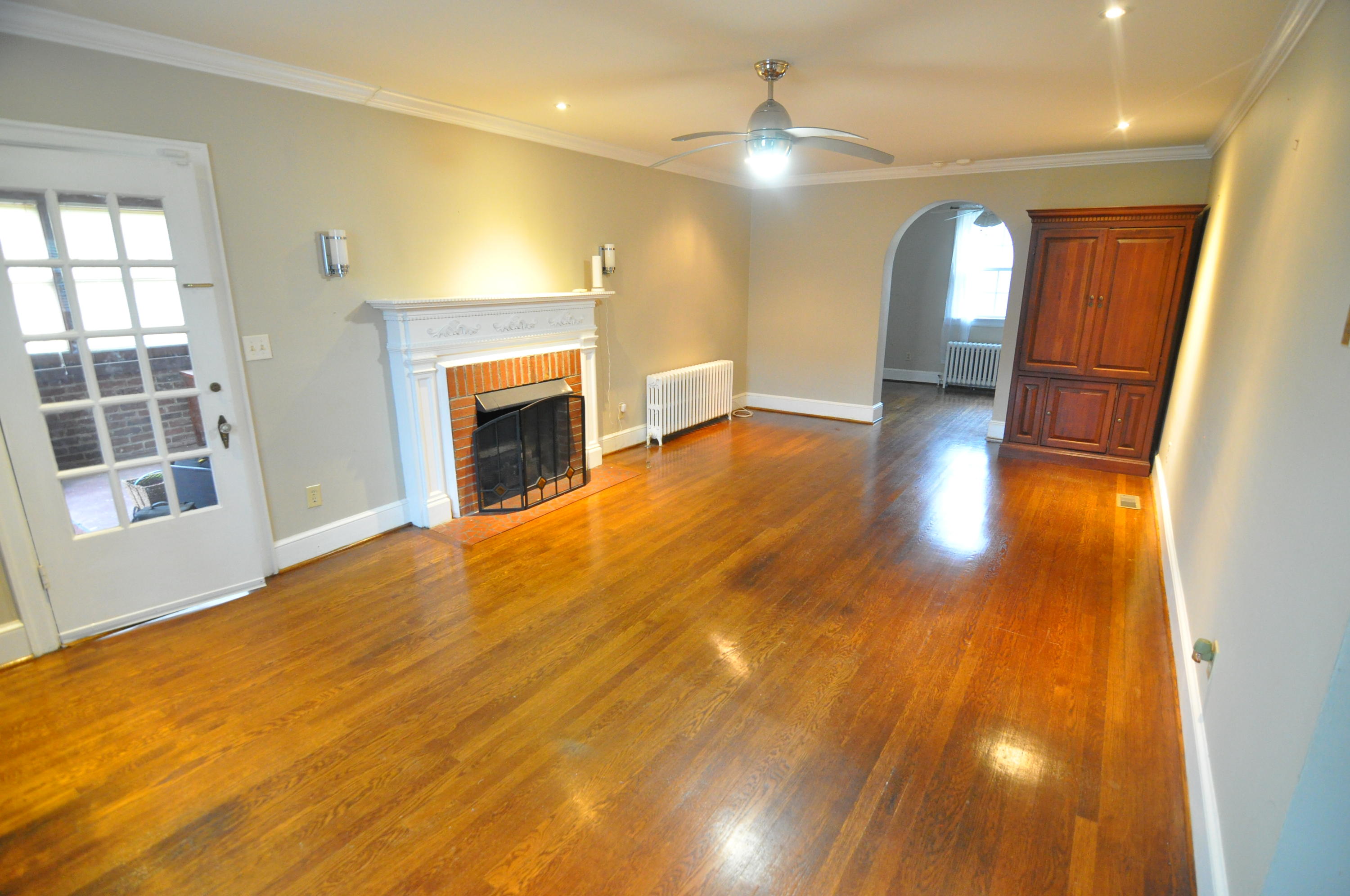 916 Kessler Mill Road Salem, VA 24153 - Photo 6 of 44 Living Room