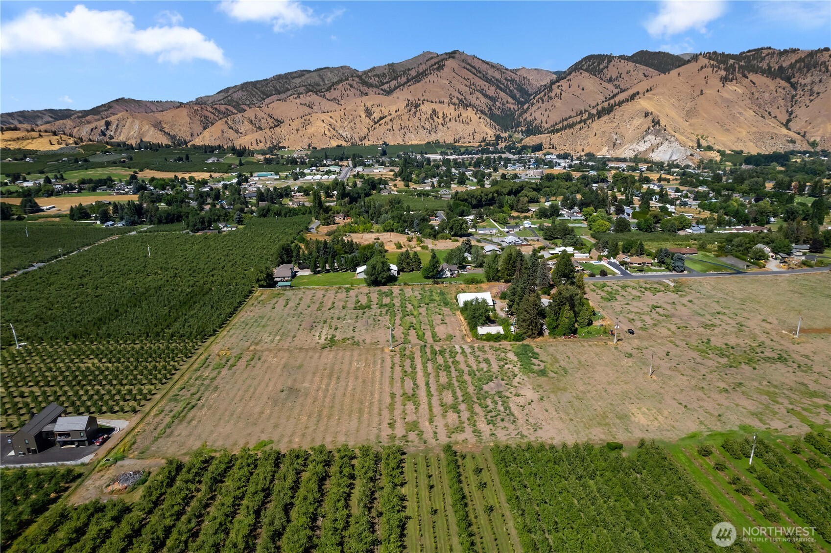 0 Wohlers Road Cashmere, WA 98815 - Photo 9 of 15 a view of a backyard with a garden