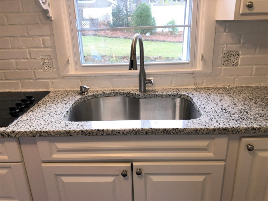 79 Lynebrook Road Springfield, MA 01118 - Photo 11 of 31 Gallery Image 11