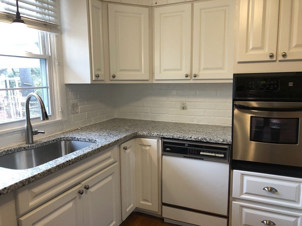 79 Lynebrook Road Springfield, MA 01118 - Photo 12 of 31 Gallery Image 12
