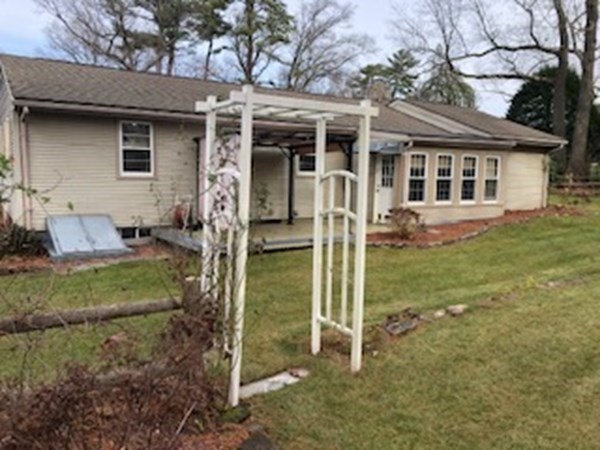 79 Lynebrook Road Springfield, MA 01118 - Photo 17 of 31 Gallery Image 17