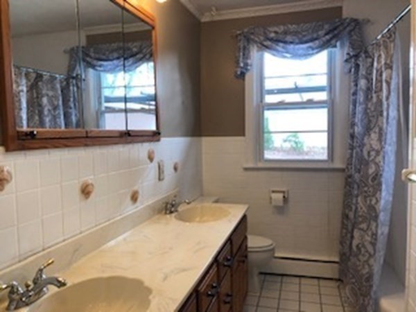 79 Lynebrook Road Springfield, MA 01118 - Photo 21 of 31 Gallery Image 21