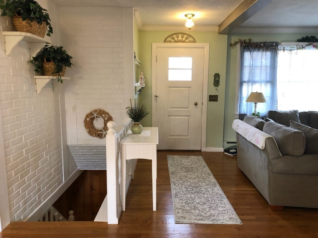 79 Lynebrook Road Springfield, MA 01118 - Photo 3 of 31 Gallery Image 3