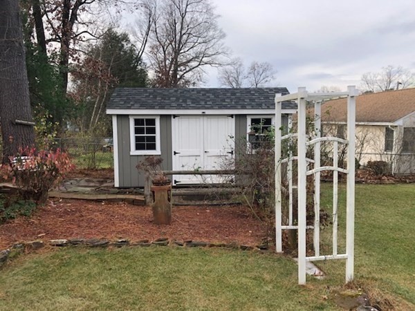 79 Lynebrook Road Springfield, MA 01118 - Photo 31 of 31 Gallery Image 31