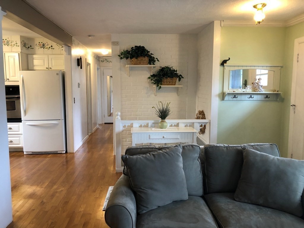79 Lynebrook Road Springfield, MA 01118 - Photo 9 of 31 Gallery Image 9