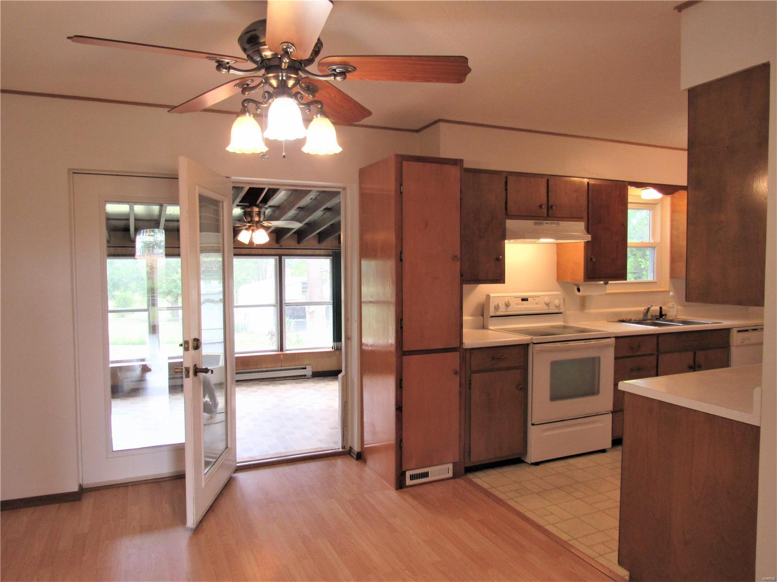 15886 Bartlett Road Dow, IL 62022 - Photo 11 of 38