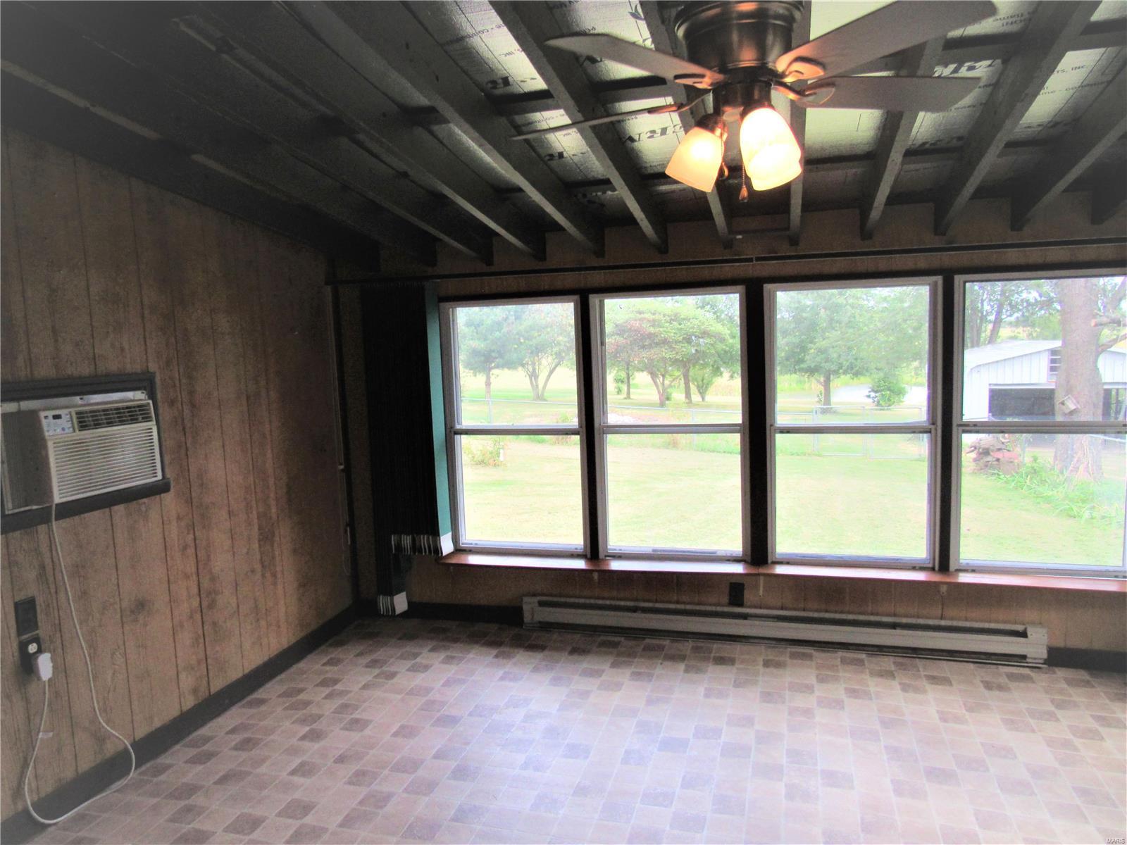 15886 Bartlett Road Dow, IL 62022 - Photo 12 of 38