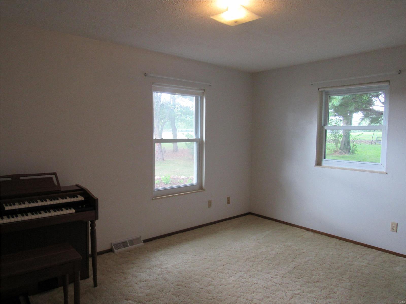 15886 Bartlett Road Dow, IL 62022 - Photo 15 of 38