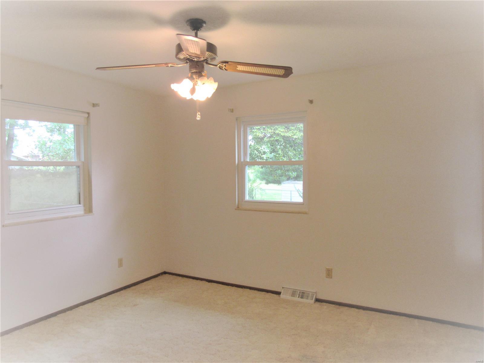 15886 Bartlett Road Dow, IL 62022 - Photo 16 of 38
