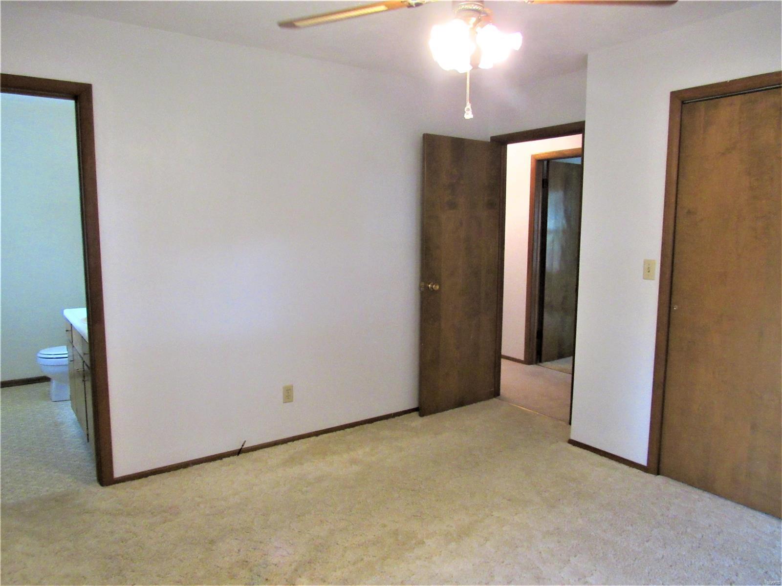 15886 Bartlett Road Dow, IL 62022 - Photo 17 of 38