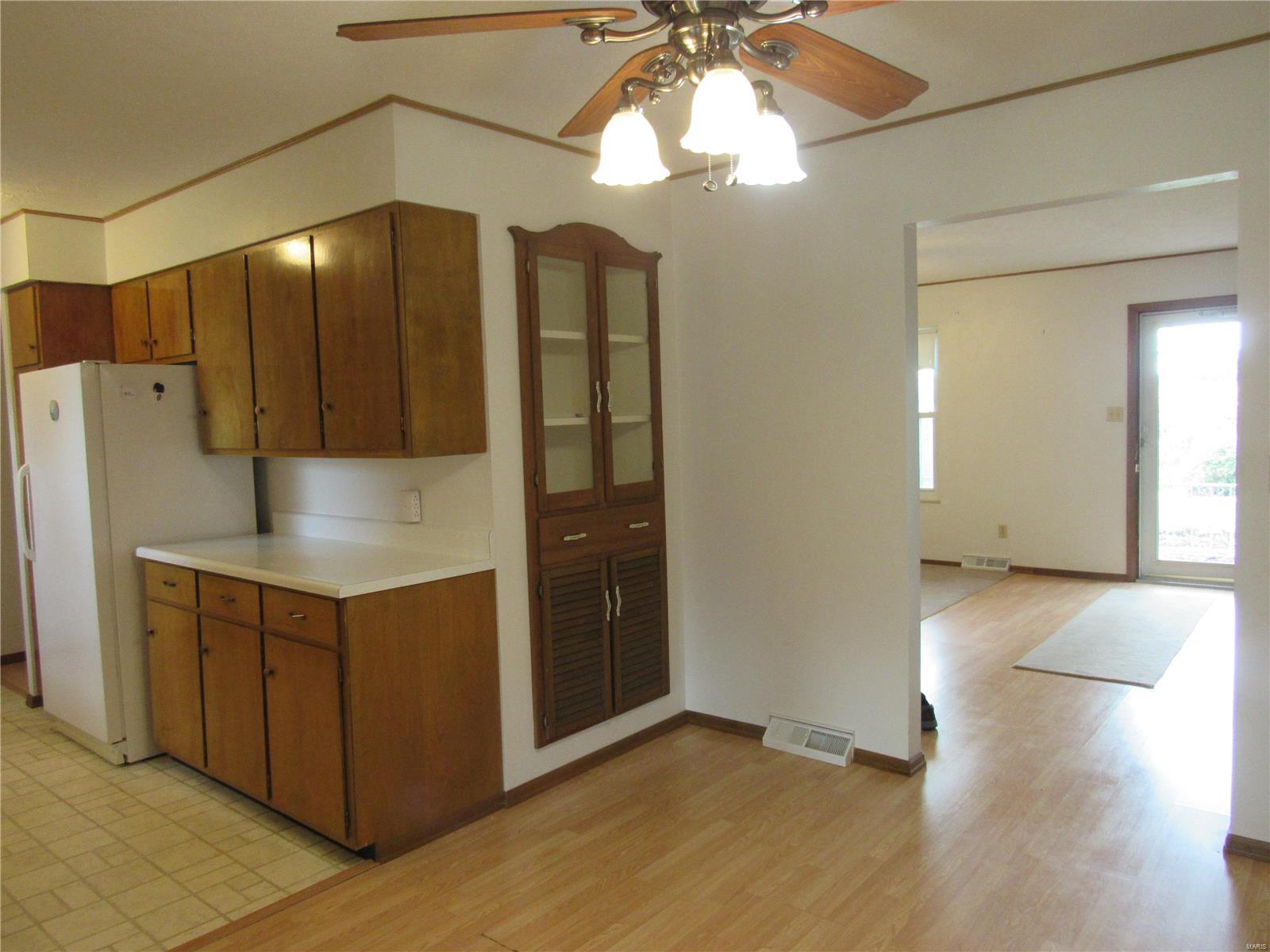 15886 Bartlett Road Dow, IL 62022 - Photo 5 of 38