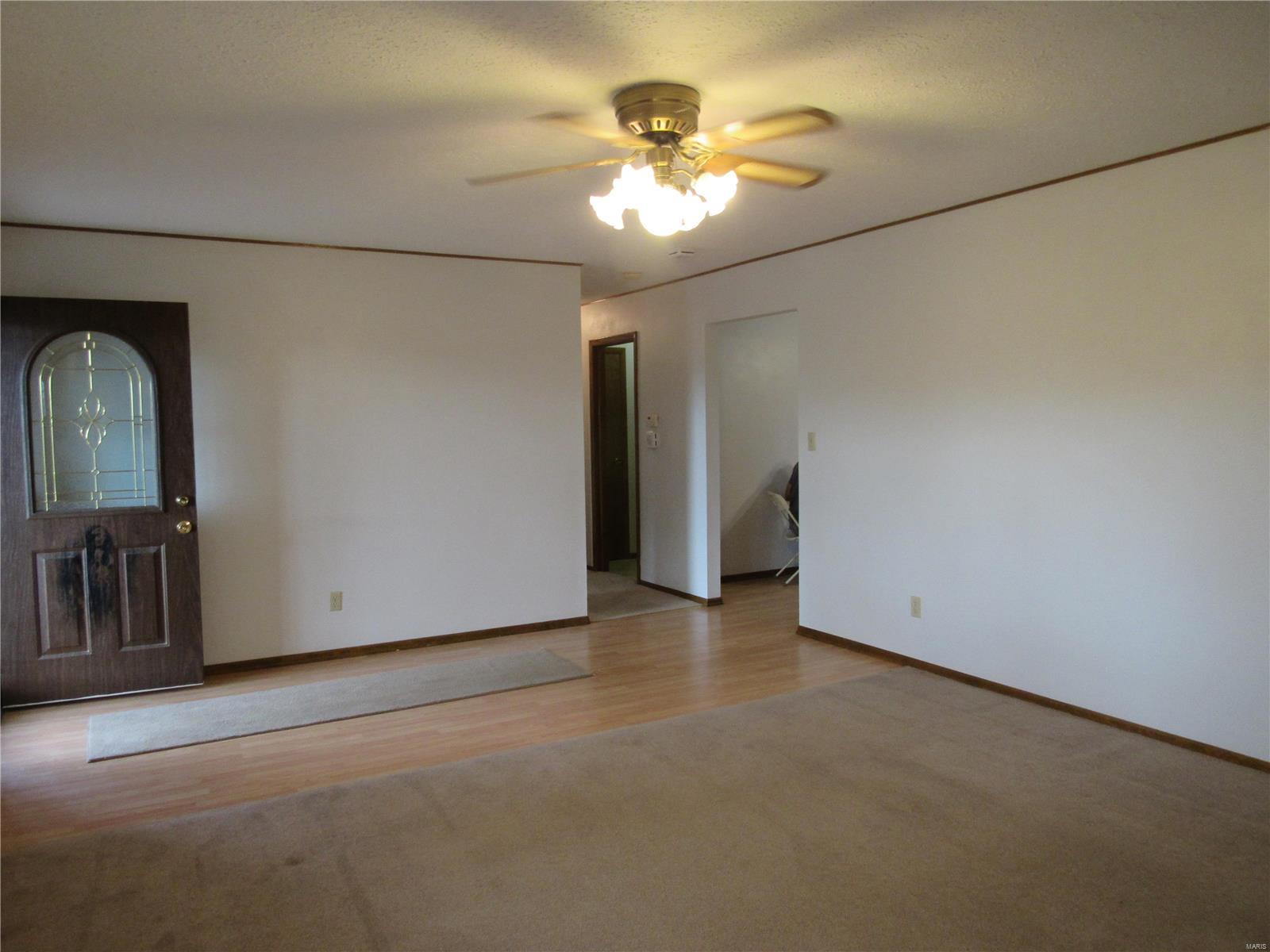 15886 Bartlett Road Dow, IL 62022 - Photo 6 of 38