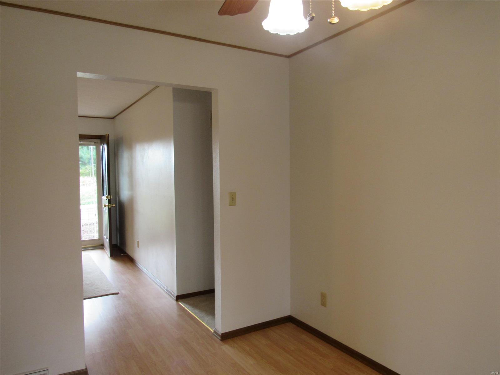 15886 Bartlett Road Dow, IL 62022 - Photo 8 of 38