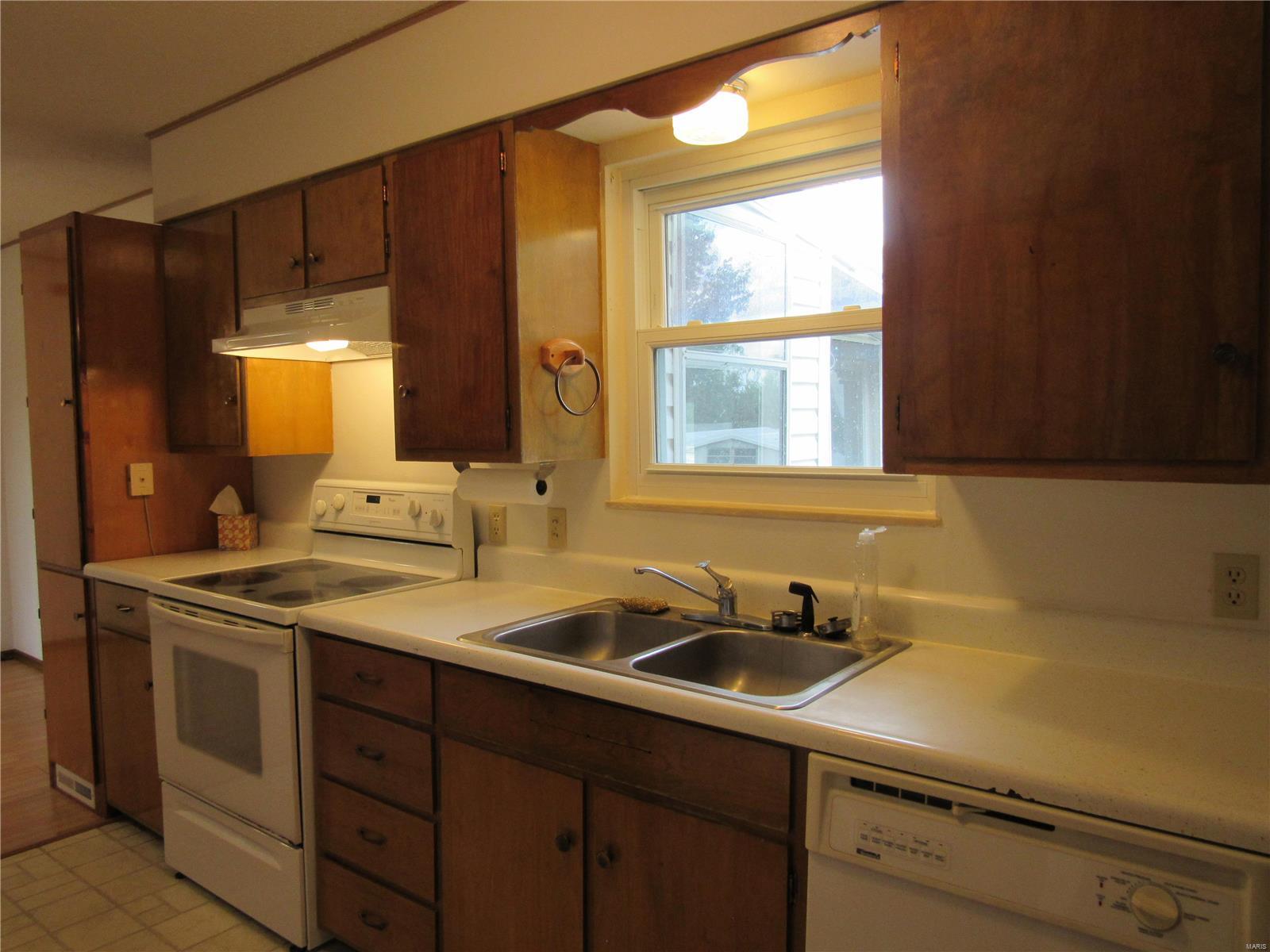 15886 Bartlett Road Dow, IL 62022 - Photo 9 of 38