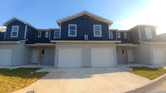 $1,350 | 6926 Crestway Road, Unit 3, San Antonio, TX 78239