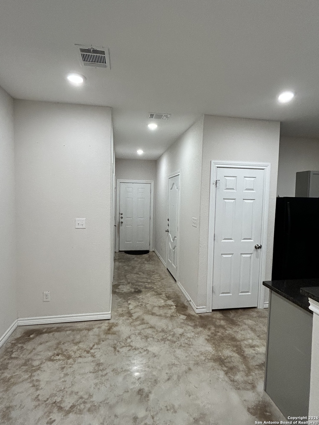 6926 Crestway Road, Unit 3 San Antonio, TX 78239 - Photo 6 of 13 a view of an empty room