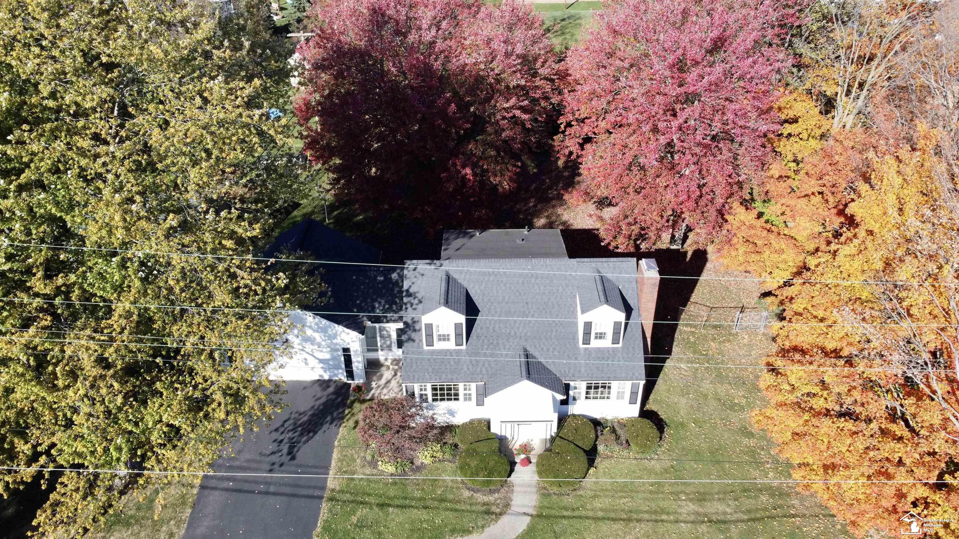 1624 North Custer Road Monroe, MI 48162 - Photo 6 of 56 50164666-b0927a37-6941-4ecb-a83b-78041c8f3efd.JPG