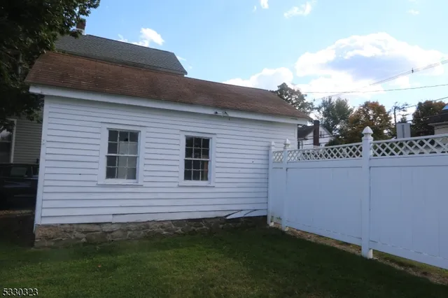 a view of a house with a backyard