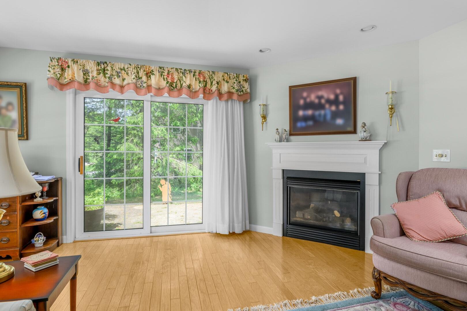 87 Darcy Road York, ME 03909 - Photo 10 of 29 Living Room