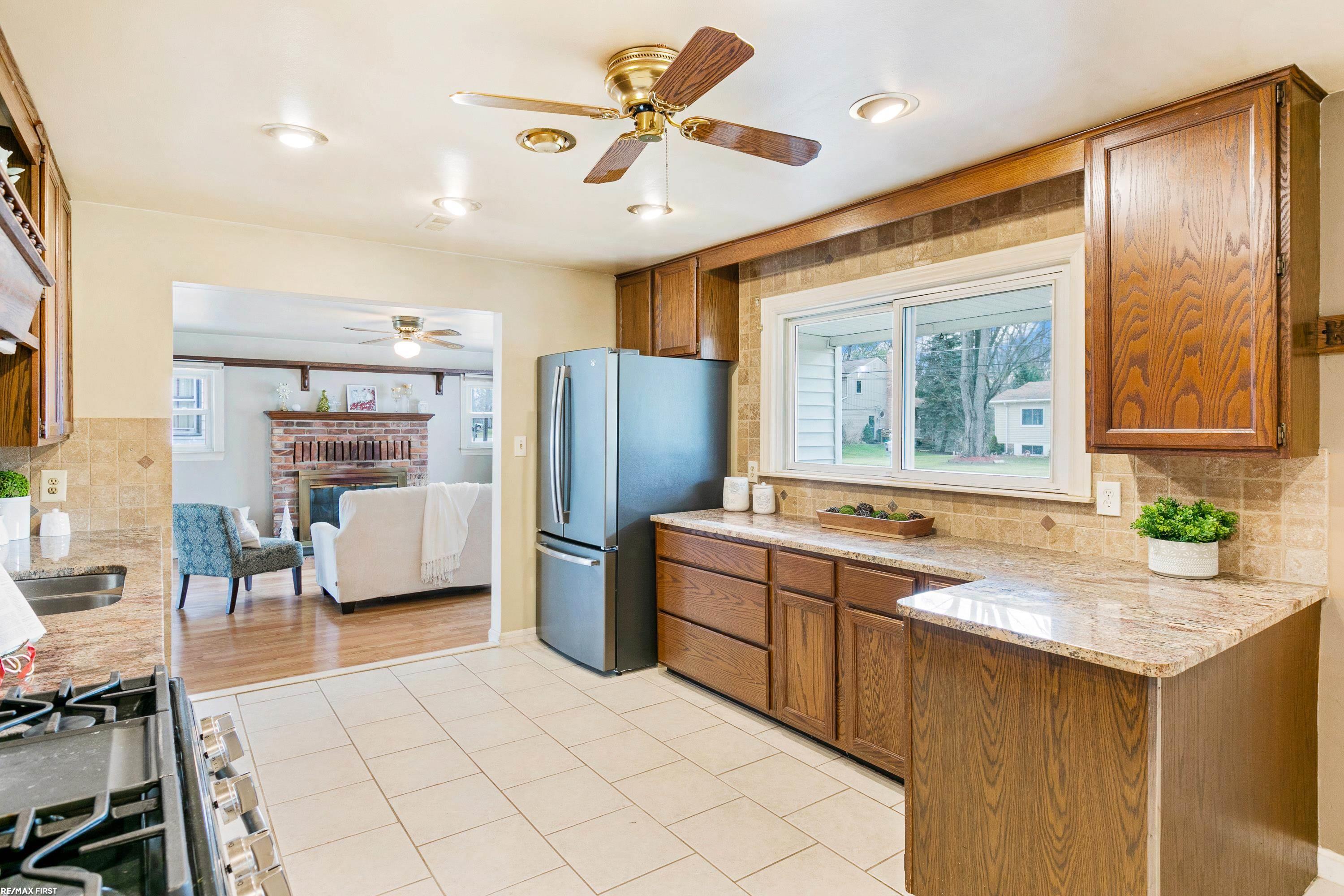 6693 Mayfair Road Utica, MI 48317 - Photo 6 of 31 50097297-5.JPG