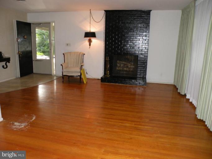 1317 St Albans Road Pikesville, MD 21208 - Photo 2 of 13 Living Room