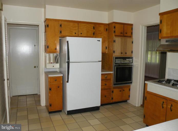 1317 St Albans Road Pikesville, MD 21208 - Photo 5 of 13 Kitchen #2