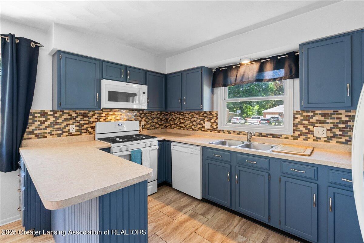 2218 Coolridge Road Holt, MI 48842 - Photo 16 of 41 21-Media Jett - 17