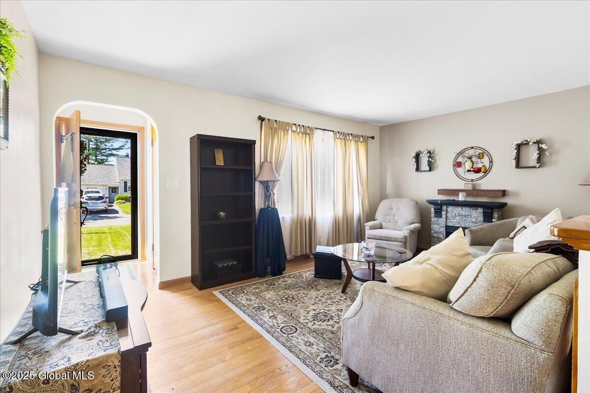 17 Ruby Boulevard Glenville, NY 12302 - Photo 9 of 36 09-IMG_0661