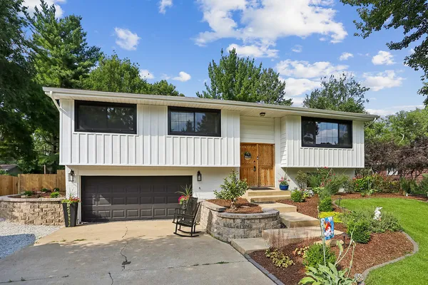 $420,000 | 2807 Sheffield Drive, New Lenox, IL 60451