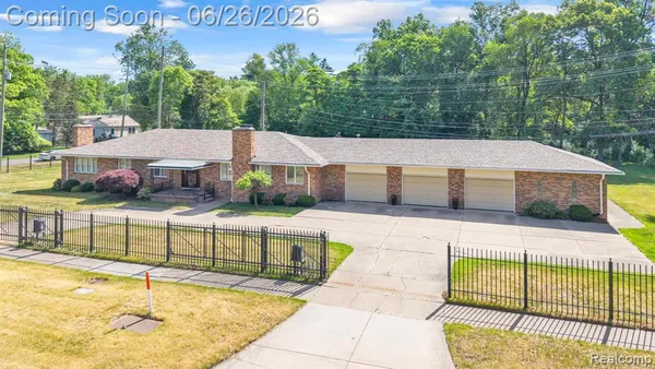 $450,000 | 21362 Lahser Road, Southfield, MI 48075