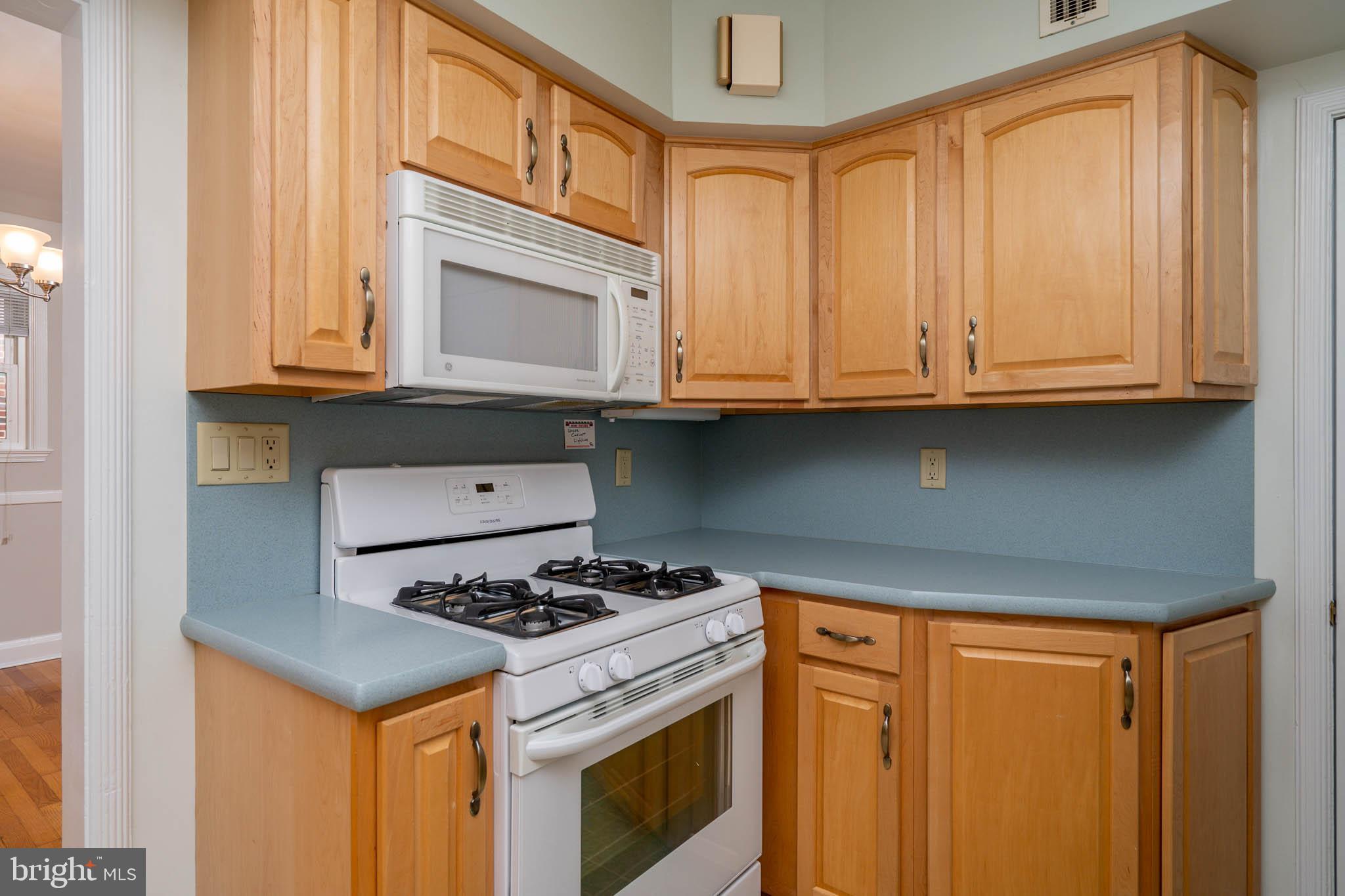 20 Dungarrie Road Baltimore, MD 21228 - Photo 10 of 26 Kitchen (alt view)