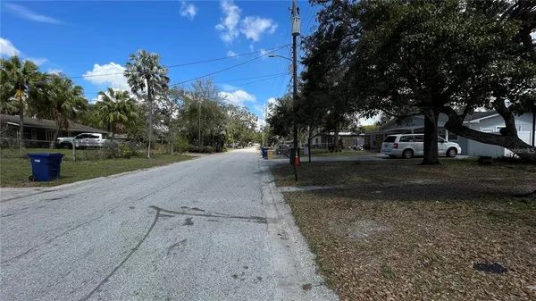 $1,700 | 10705 North Dixon Avenue, Tampa, FL 33612