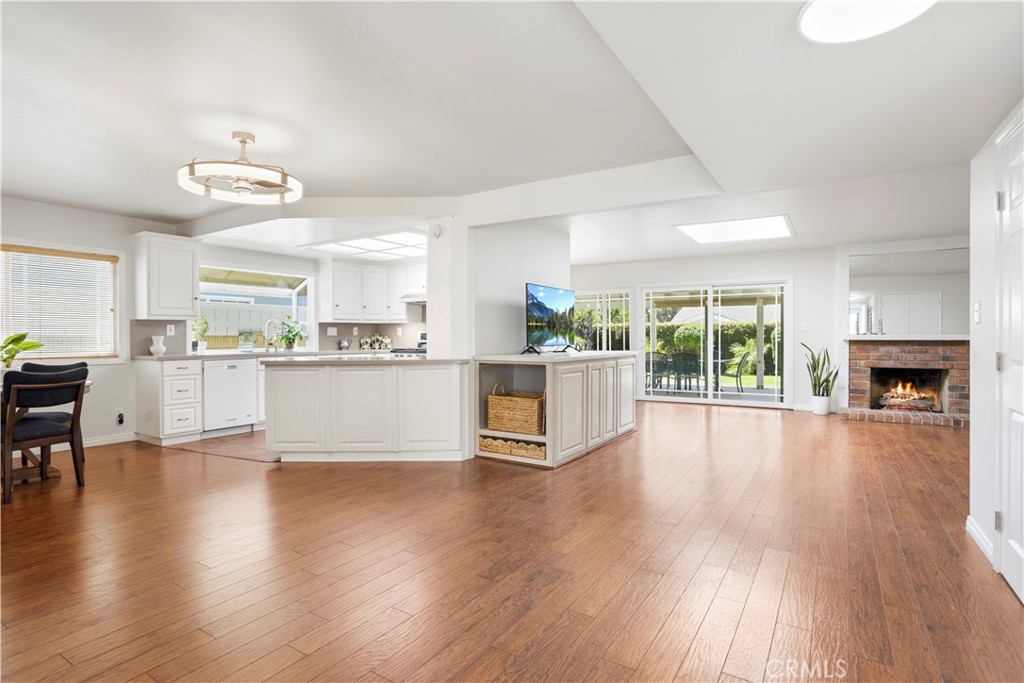 2467 Marisa Place Simi Valley, CA 93065 - Photo 3 of 29
