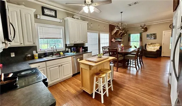 $335,000 | 255 Calvin Shirley Road, Deridder, LA 70634