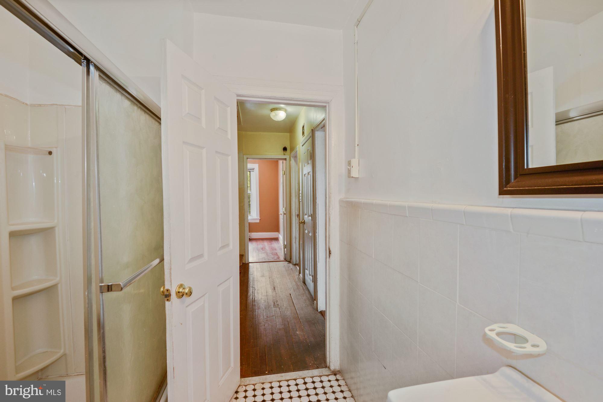 638 Rock Creek Church Road Northwest Washington, DC 20010 - Photo 18 of 39 Bathroom