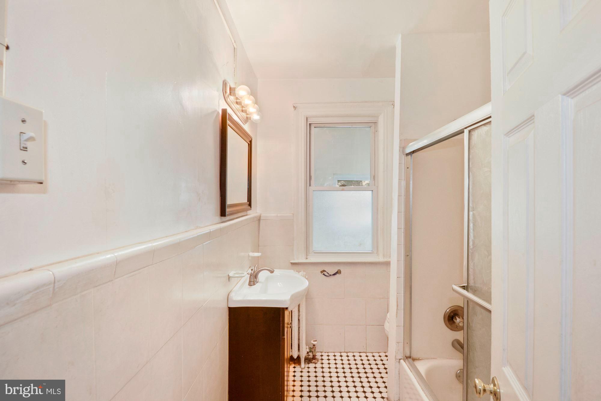 638 Rock Creek Church Road Northwest Washington, DC 20010 - Photo 19 of 39 Bathroom