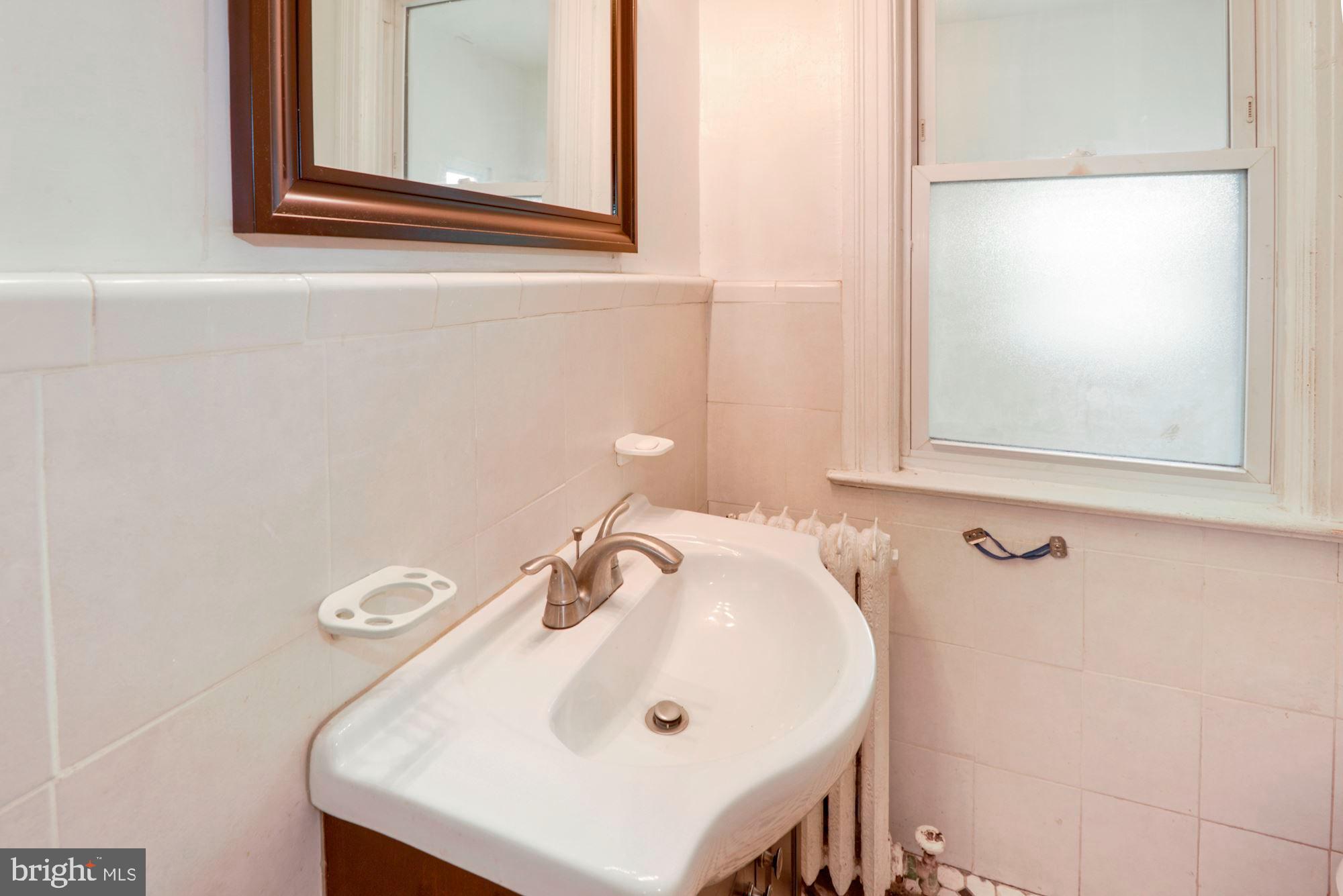 638 Rock Creek Church Road Northwest Washington, DC 20010 - Photo 20 of 39 Bathroom