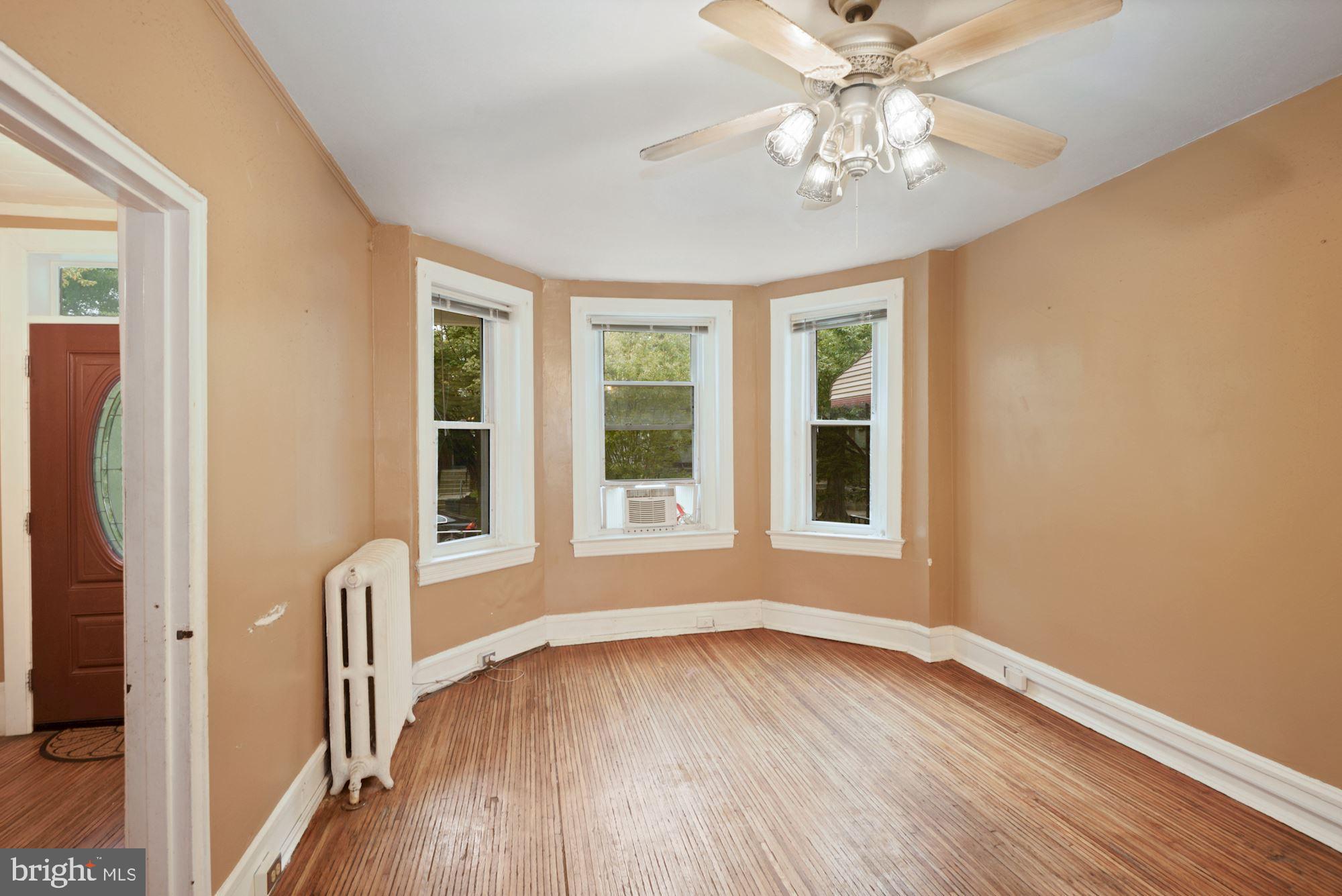 638 Rock Creek Church Road Northwest Washington, DC 20010 - Photo 6 of 39 Living Room