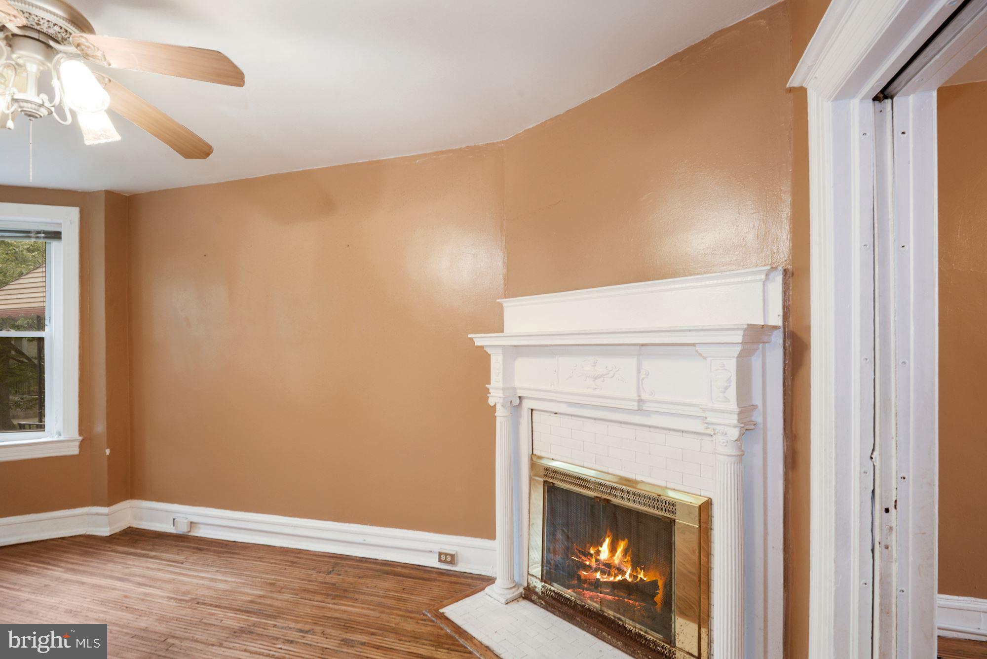 638 Rock Creek Church Road Northwest Washington, DC 20010 - Photo 8 of 39 Living Room