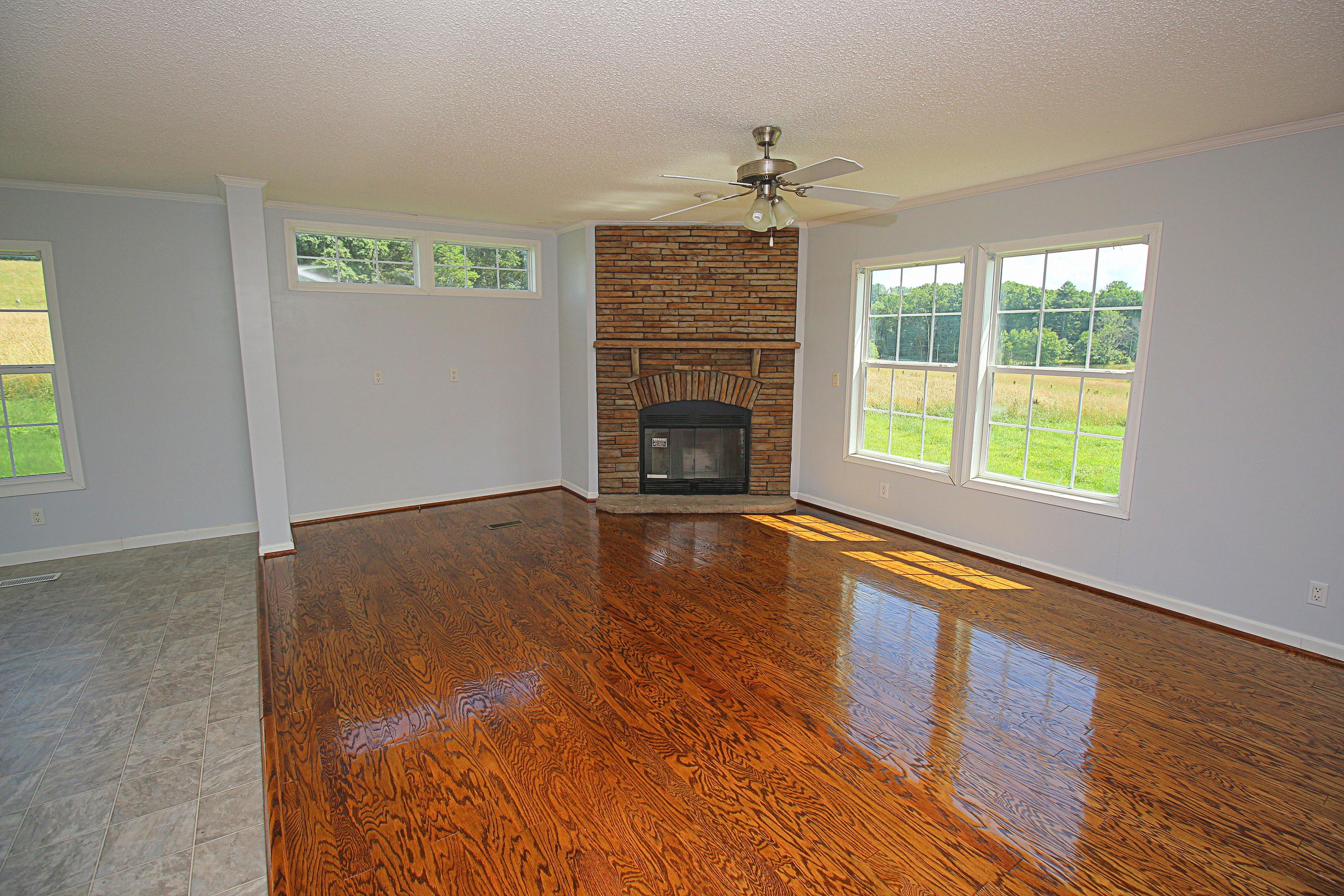 142 Whisper Ridge Lane New Castle, VA 24127 - Photo 13 of 35 IMG_2722