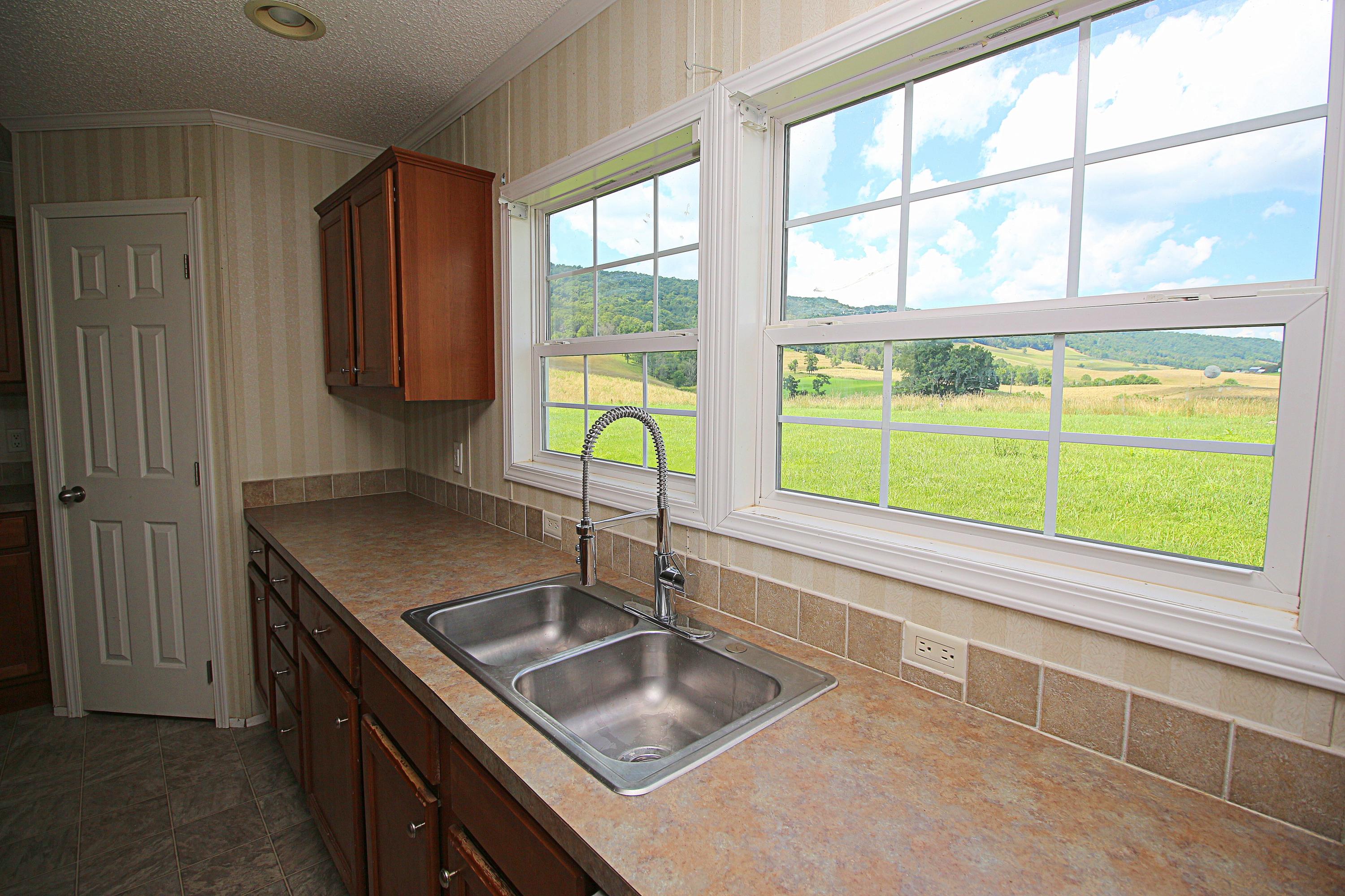 142 Whisper Ridge Lane New Castle, VA 24127 - Photo 16 of 35 IMG_2735